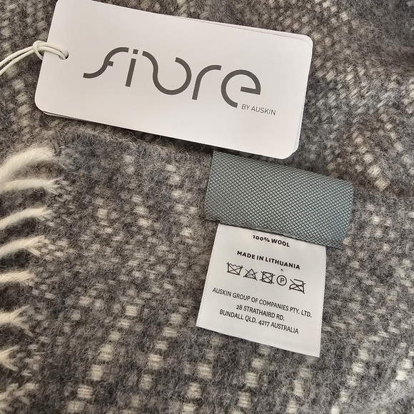 Fibre By Auskin Wool Fringed Throw Blanket - Picture 9 of 14